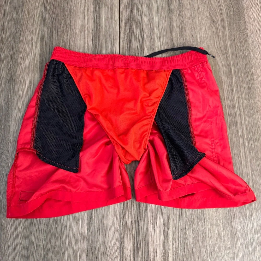Quiksilver Red Swim Trunks Men’s Medium Board Shorts Lined Inseam: 7”